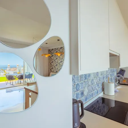 Paraiso - Sea-views, 3 Bedrooms, 7 Pools