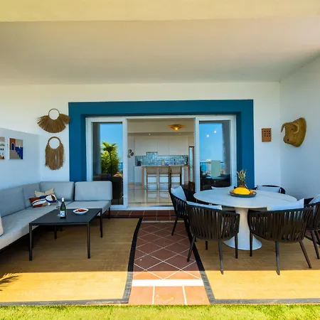 Paraiso - Sea-views, 3 Bedrooms, 7 Pools Apartment