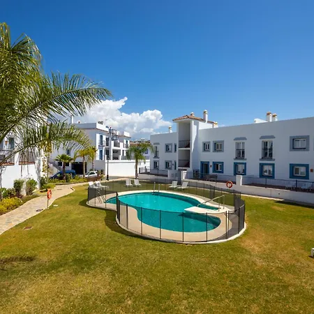 Paraiso - Sea-views, 3 Bedrooms, 7 Pools *