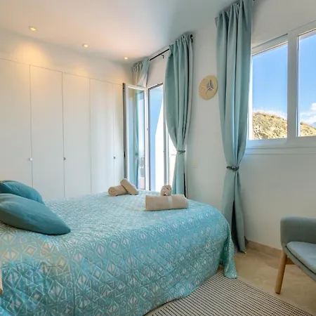 Paraiso - Sea-views, 3 Bedrooms, 7 Pools Apartmán *