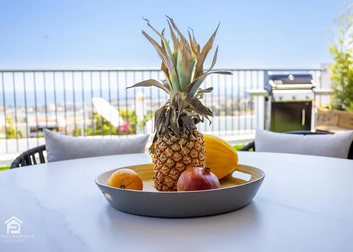 Paraiso - Sea-views, 3 Bedrooms, 7 Pools