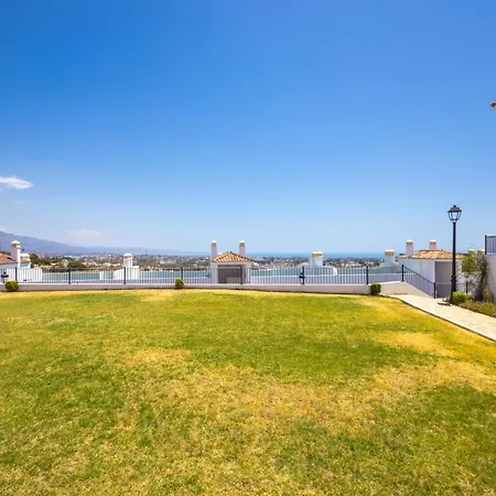 Paraiso - Sea-views, 3 Bedrooms, 7 Pools Apartamento